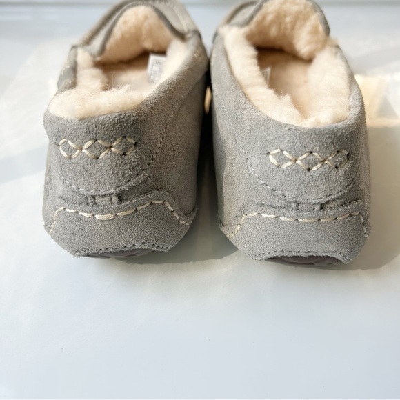 NWOT - UGG Women's Gray Ansley Slippers - Picture 4 of 8